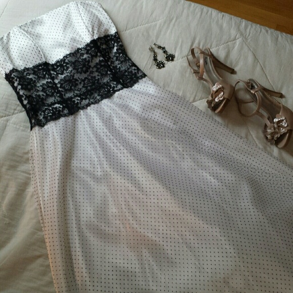 Masquerade Dresses & Skirts - Black & White Ballgown Tulle Prom Dress